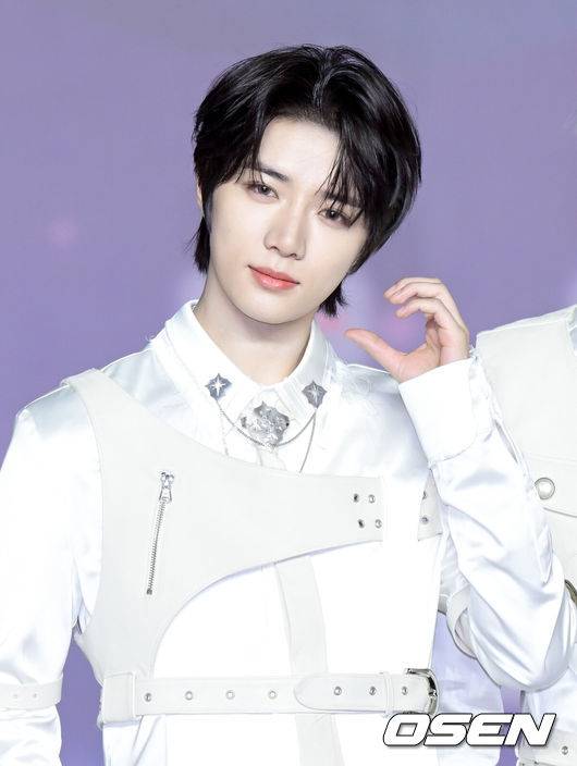 [OSEN=고양, 조은정 기자]27일 오후 경기도 고양시 일산서구 킨텍스 제1전시장에서 '2025 SBS 가요대전 Summer' 블루카펫 행사가 열렸다.이날 행사에는 NCT 드림, 아이들, 투모로우바이투게더, 스테이씨, 엔하이픈, 아일릿, 베이비몬스터, 킥플립, 하츠투하츠, 키키, 클로즈유어아이즈, 힛지스, 우즈, 베이비돈크라이, 아이딧 등이 출연한다. 투모로우바이투게더 범규가 포즈를 취하고 있다. 2025.07.27 /cej@osen.co.kr