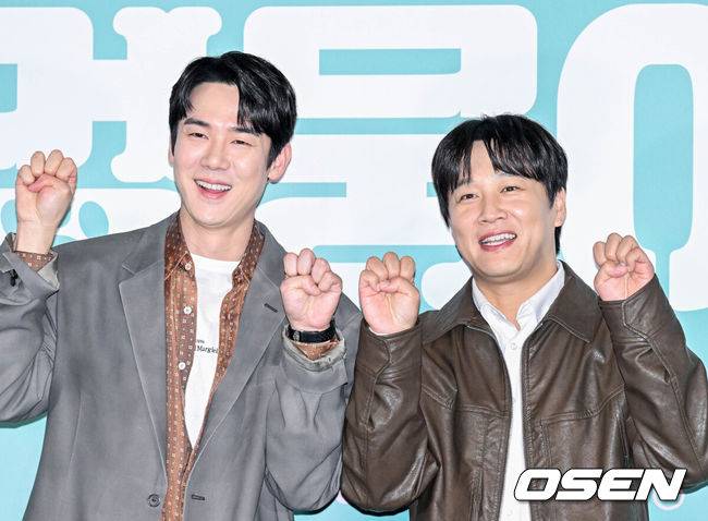 [OSEN=조은정 기자] 15일 오후 서울 용산구 CGV용산아이파크몰에서 영화 ‘멍뭉이(감독 김주환)’ 언론시사회 및 기자간담회가 열렸다.배우 유연석, 차태현이 포즈를 취하고 있다. 2023.02.15 /cej@osen.co.kr