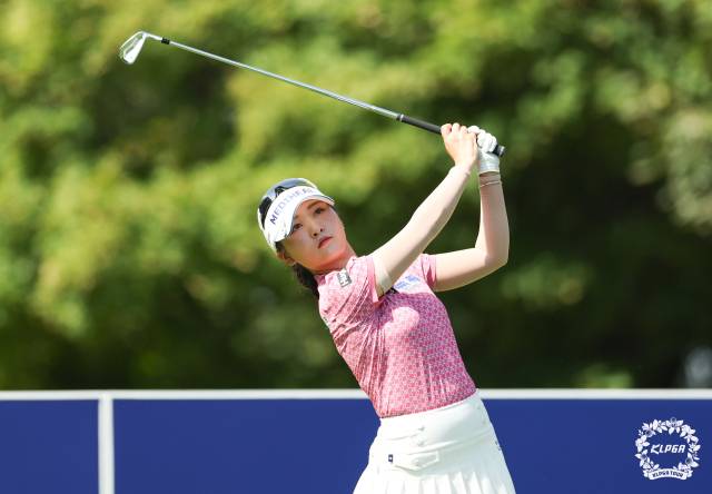 티샷을 하고 있는 이예원. 사진 제공=KLPGA