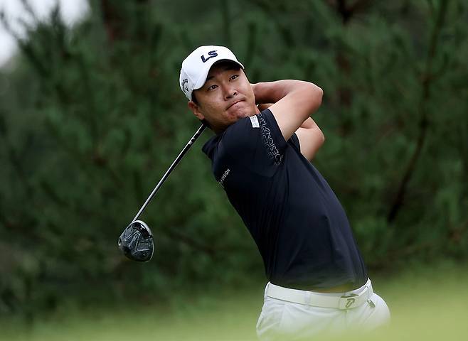 전가람이 28일 경기 여주시 페럼클럽에서 열린 현대해상 최경주 인비테이셔널 최종 라운드 2번 홀에서 티샷을 하고 있다.  KPGA 제공