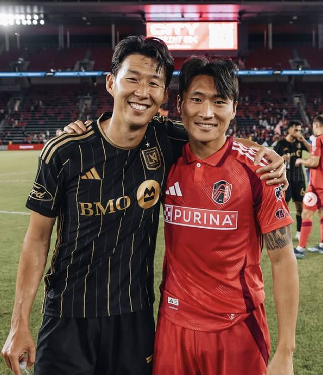 손흥민(왼쪽)과 정상빈의 기념샷. /사진=LAFC SNS