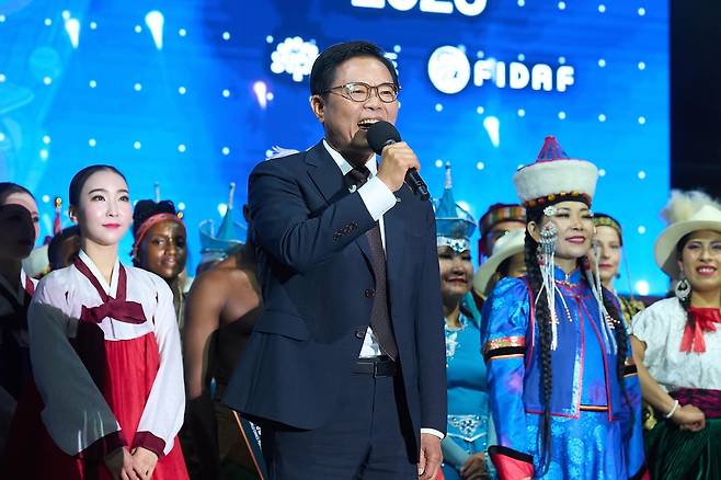 폐막 선언하는 김석필 시장 권한대행 [천안시 제공. 재판매 및 DB 금지]