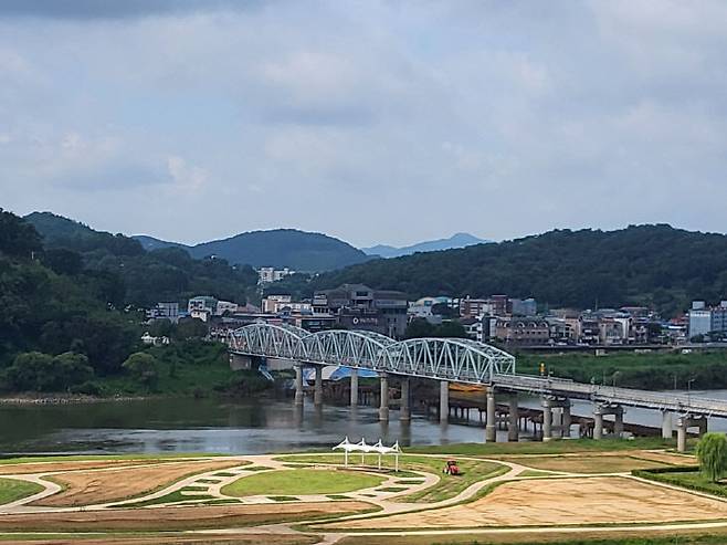 금강 철교. (사진= 김영복 연구가)