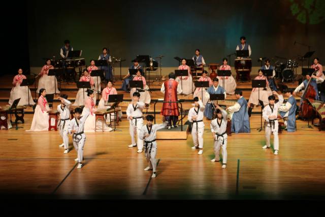 지난 2024년 창원국악관현악단이 선보였던 ‘창작국악관현악 대왕세종을 만나다’ 무대 모습./창원국악관현악단/