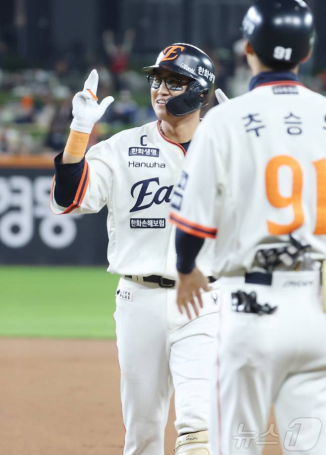 29일 대전 한화생명볼파크에서 열린 프로야구 '2025 신한 SOL 뱅크 KBO리그' 한화이글스 대 LG트윈스 경기에서 한화 채은성이 6회말 적시 안타를 치며 환호하고 있다. 2025.9.29/뉴스1 ⓒ News1 김기남 기자