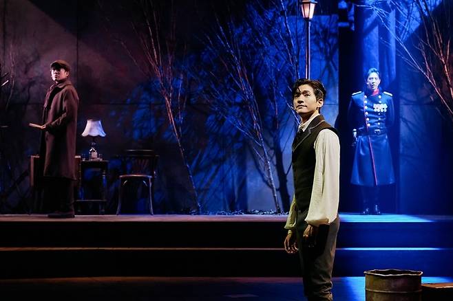 뮤지컬 ‘데카브리’는 차가운 시대 속 세 남자의 열망을 날카롭고 서정적인 음악으로 풀어낸다. 사진 | ㈜쇼노트