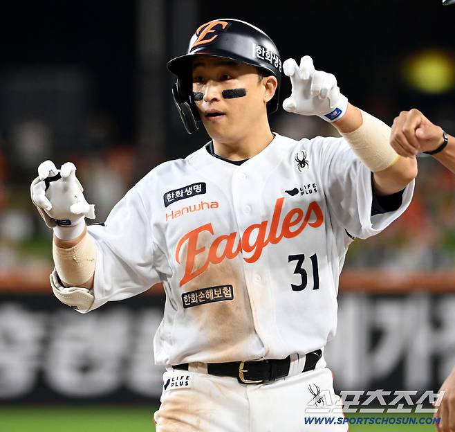 3일 대전 한화생명볼파크에서 열린 NC와 한화의 경기, 4회말 1사 1,2루 한화 손아섭이 적시타를 치고 기뻐하고 있다. 대전=허상욱 기자wook@sportschosun.com/2025.09.03/