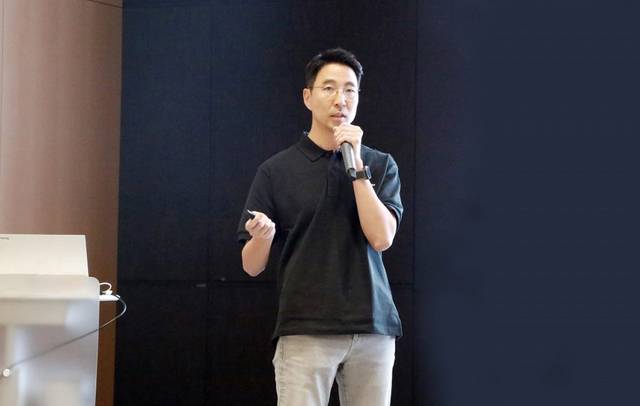 두산로보틱스가 최근 인수 작업을 마무리한 미국 로봇 기업 원엑시아가 위치한 현지에서 고급 인력 채용에 들어갔다. 사진은 김민표 두산로보틱스 대표. 두산로보틱스 제공