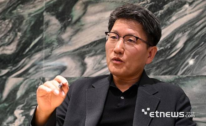 임경수 아이디어허브 대표가 전자신문과 인터뷰를 진행하고 있다. 김민수기자 mskim@etnews.com