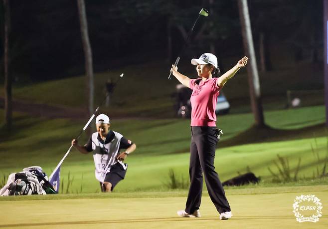 우승 확정 후 기뻐하는 성유진.&nbsp; &nbsp; 사진=KLPGA 제공&nbsp;