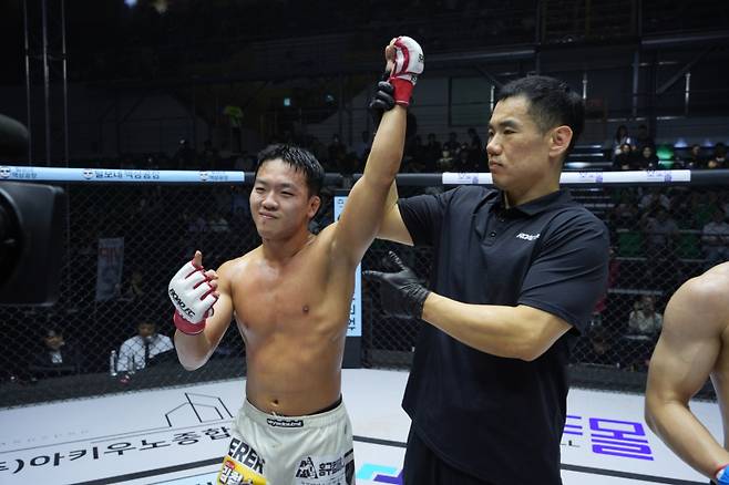 로드FC 플라이급 챔피언 이정현. 사진=로드FC