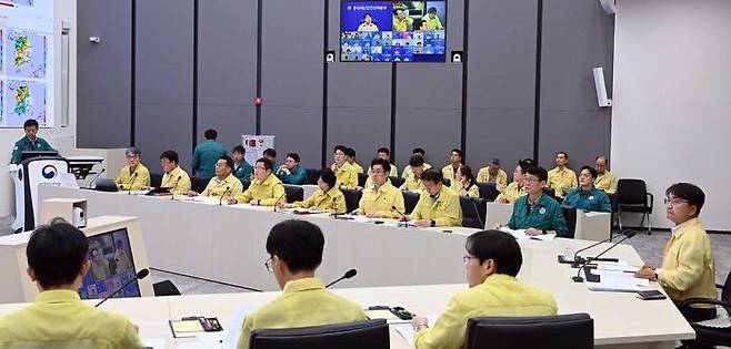 행정안전부가 28일 김광용 재난안전관리본부장 주재로 한 3차 회의를 개최하고 전반적인 피해 상황과 복구 진행 현황을 종합 점검했다. (행정안전부 제공)