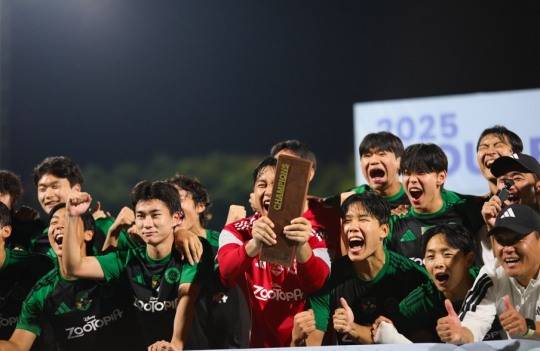 2025 서울 EOU컵에서 우승한 K리그 유스 선발팀. 사진[연합뉴스]