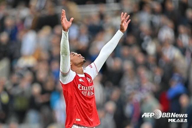 아스널이 뉴캐슬 유나이티드에 2-1 역전승을 거뒀다. 아스널의 수비수 가브리에우 마갈량이스가 후반전 추가시간 극장골을 터뜨리며 승리를 견인했다. 사진(잉글랜드 뉴캐슬)=AFPBBNews=News1