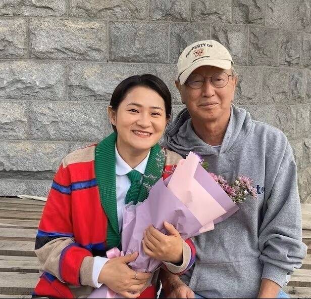 개그우먼 김신영이  전유성에 대한 절절한 그리움과 감사를 전하며 청취자들의 마음을 울렸다.사진=김신영 SNS
