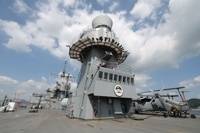 프리덤 에지 한미일 다목적 연합훈련에 참가하기 위해 부산에 온 미7함대 기함 블루릿지함이 29일 부산작전기지에 정박해 있다. 국방일보 제공