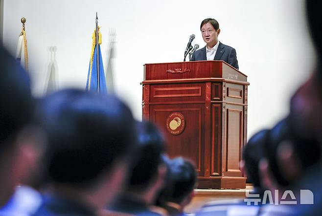 [서울=뉴시스] 정병혁 기자 = 이찬진 금융감독원장이 29일 서울 영등포구 금융감독원에서 열린 금융소비자보호 강화를 위한 임직원 결의대회에서 당부의 말을 하고 있다. 2025.09.29. jhope@newsis.com