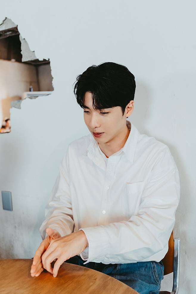 홍진기가 기자 질문에 대답하는 모습. 글로리어스엔터테인먼트 제공