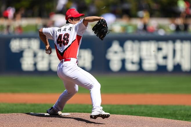 KIA 타이거즈 이의리가 21일 광주 기아챔피언스필드에서 열린 2025 KBO리그 정규시즌 NC 다이노스와의 홈 경기에서 공을 던지고 있다. KIA 타이거즈 제공