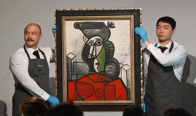 26일(현지 시간) 홍콩 센트럴 더헨더슨에서 개최된 크리스티 20·21세기 이브닝 경매에서 파블로 피카소의 ‘여인의 흉상’에 대한 경매가 진행되고 있다. 이날 경매의 하이라이트였던 ‘여인의 흉상’은 1억 6700만 홍콩달러(한화 약 301억 6300만 원)에 새 주인을 찾았다. 홍콩=오승현 기자