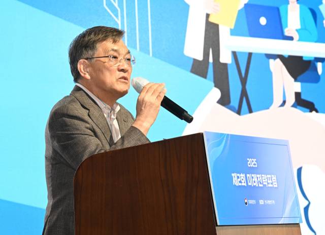 권오현 기획재정부 중장기전략위원장이 29일 열린 ‘제2회 미래전략포럼’에 참석해 축사를 하고 있다. 사진 제공=기재부