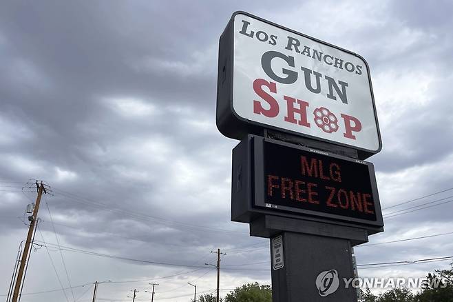 미국 뉴멕시코주 총기 판매점 간판 [AP 연합뉴스 자료사진. 재판매 및 DB 금지]
