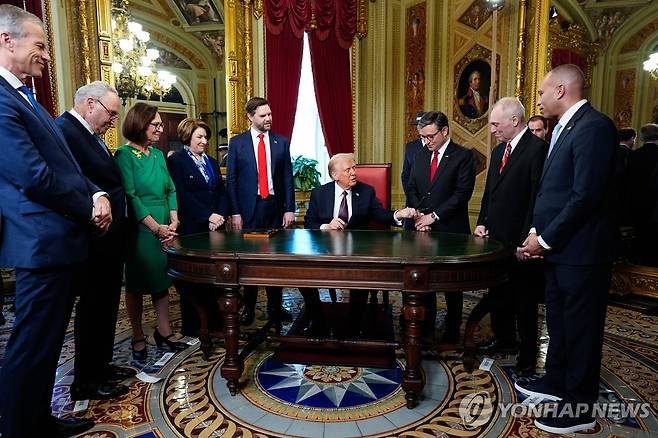 트럼프 대통령 취임식에 모인 여야 지도부 [EPA 연합뉴스 자료사진. 재판매 및 DB 금지]