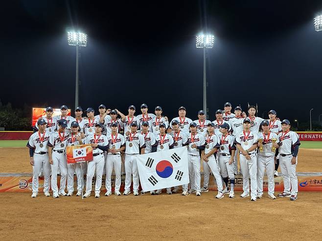 아시아선수권 3위를 차지한 한국 대표팀.  [대한야구소프트볼협회 제공. 재판매 및 DB 금지]