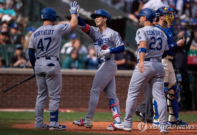 홈런을 치고 기뻐하는 김혜성(가운데) [AFP=연합뉴스]