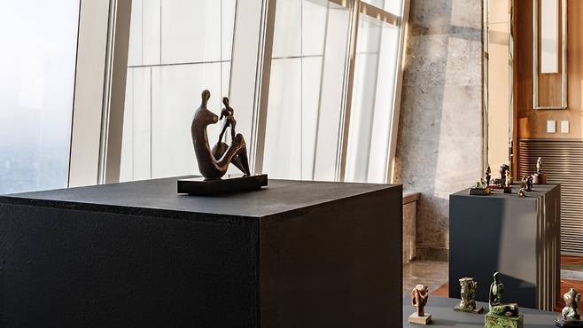 헨리 무어 작품  [롯데호텔앤리조트 제공. 재판매 및 DB 금지]