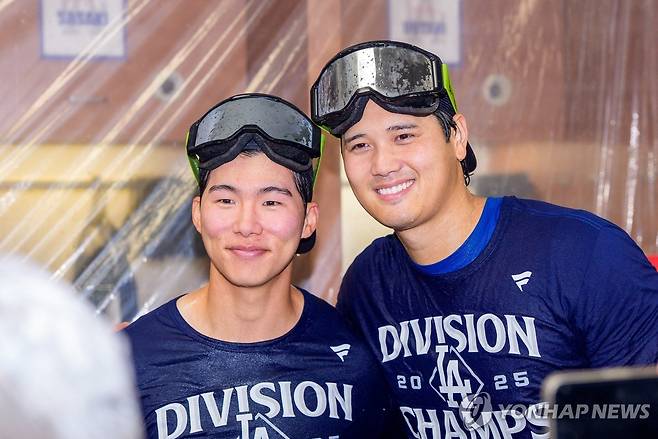 김혜성(왼쪽)과 팀 동료 오타니. [로이터=연합뉴스] Mandatory Credit: Allan Henry-Imagn Images