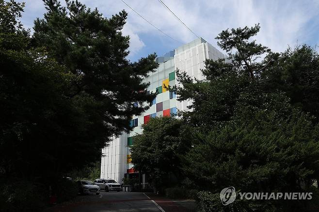 김건희 일가 남양주 요양원 104일 영업정지 (남양주=연합뉴스) 임병식 기자 = 경기 남양주시는 윤석열 전 대통령 부인 김건희 씨 일가가 운영하는 A요양원에 대해 영업정지 104일 처분했다고 29일 밝혔다. 사진은 이날 A요양원의 모습. 2025.9.29 andphotodo@yna.co.kr