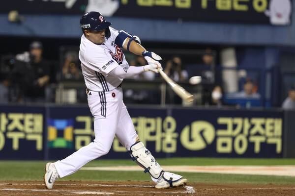 두산 양석환이 선제 투런 홈런을 쏘아 올렸다. (사진=두산 베어스)