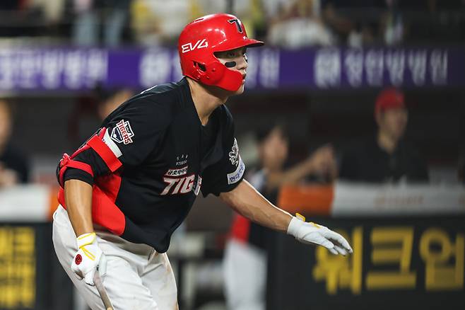 KIA 오선우가 8일 대전 한화생명 볼파크에서 열린 2025 KBO리그 한화와 경기에서 안타를 때리고 있다. 사진 | KIA 타이거즈