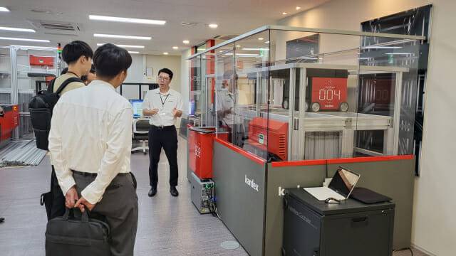 하현석 카덱스코리아 영업총괄매니저가 오토스토어에 대해 설명하고 있다. (사진=카덱스코리아)