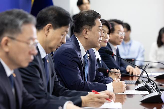 김병기 더불어민주당 원내대표가 30일 서울 여의도 국회에서 열린 '경제형벌 민사책임 합리화 당정협의'에서 모두발언하고 있다. /뉴스1