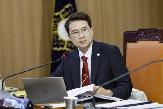 홍원표 예산군의원. 예산군의회 제공