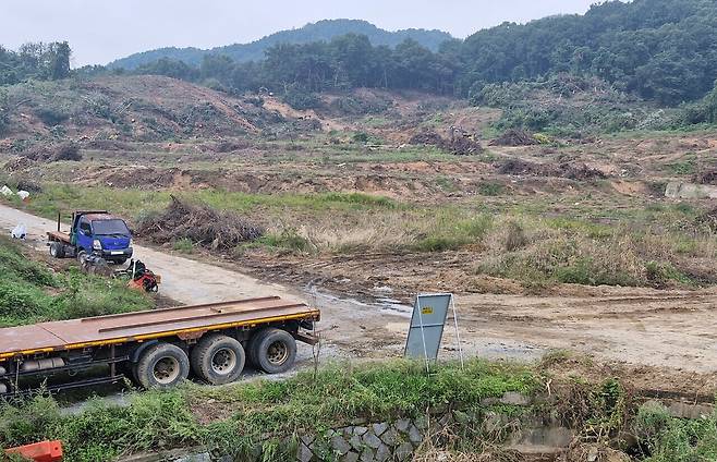 대통령 세종집무실 예정 부지에서 토지 조성 사전 준비 공사가 진행되고 있다. 곽우석 기자