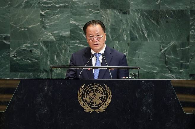 북한 김선경 외무성 부상이 29일(현지시각) 미국 뉴욕 유엔 본부에서 열린 유엔총회에서 연설하고 있다. 뉴욕/AFP 연합뉴스