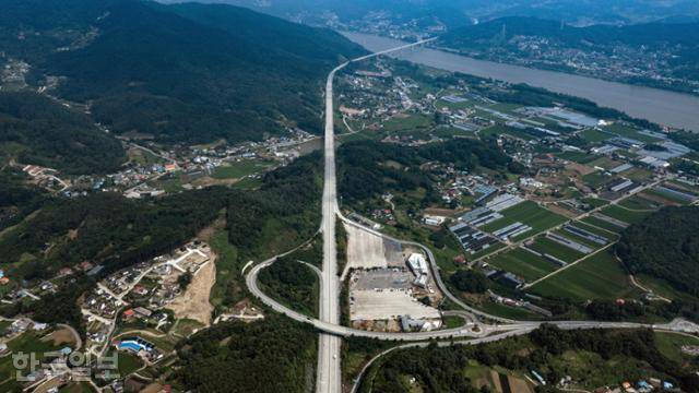 경기 양평군 강상면에 위치한 서울-양평고속도로 종점 예정지 일대. 하상윤 기자