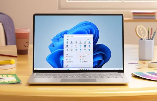 ▲ 마이크로소프트(MS)가 10월 14일 윈도우10 공식 지원 종료를 앞두고 전환 로드맵을 발표했다. 사진은 윈도우11이 설치된 노트북.