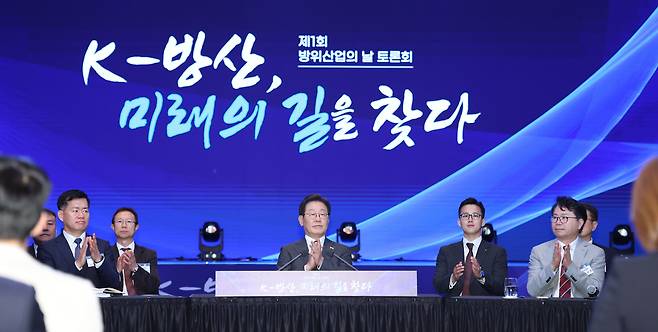 이재명 대통령이 지난 7월8일 서울 용산구 그랜드하얏트서울에서 열린 ‘제1회 방위산업의 날 토론회’에 참석하고 있다. 대통령실사진기자단