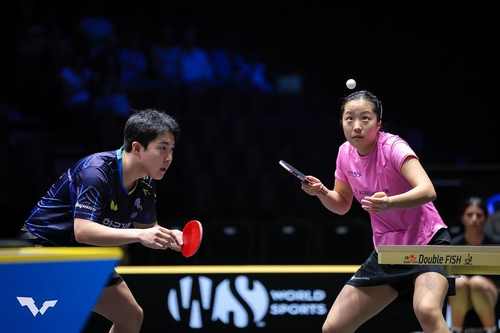 WTT 유럽 스매시 때 임종훈(왼쪽)과 신유빈의 경기 장면. 사진[연합뉴스]