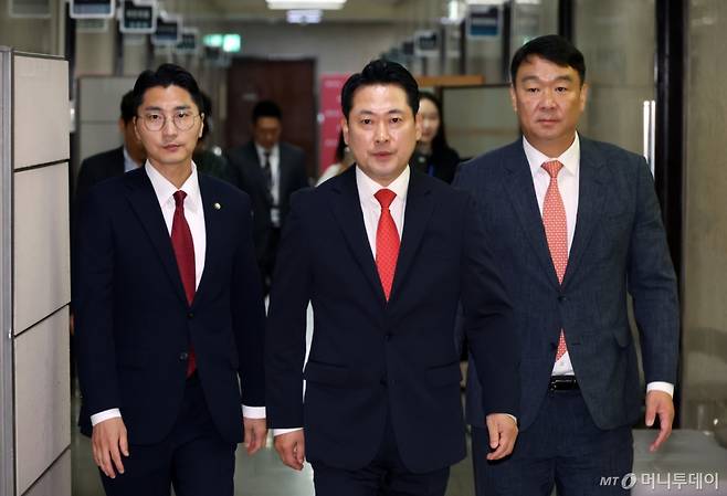 [서울=뉴시스] 고승민 기자 = 장동혁 국민의힘 대표가 29일 서울 여의도 국회에서 열린 선출직 공직자 평가혁신 TF 임명장 수여식 및 제1차 회의에 참석하고 있다. 2025.09.29. kkssmm99@newsis.com /사진=고승민