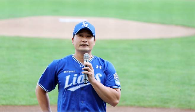 삼성 라이온즈가 치열한 순위 싸움을 벌이고 있어 오승환의 마지막 등판이 가능할지 많은 팬들의 관심이 쏟아지고 있다. 사진은 지난달 7일 인천 SSG랜더스파크에서 열린 은퇴투어에 참석 중인 오승환의 모습. /사진=스타뉴스