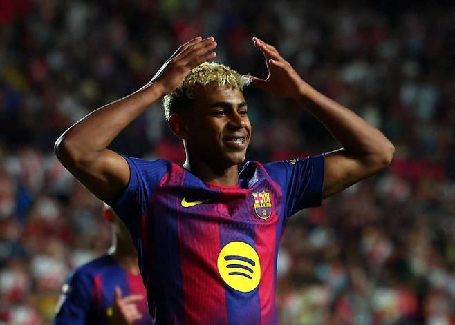 부상을 털고 복귀한 FC바르셀로나 라민 야말이 이강인의 소속팀 파리 생제르맹과 맞대결을 펼친다. 사진은 바르셀로나에서 활약 중인 야말의 모습. /사진=로이터