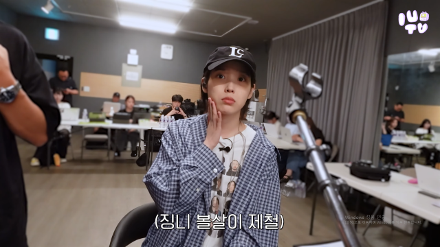 가수 겸 배우 아이유가 최근 자신의 외모에 만족스러움을 드러냈다. / 유튜브 '이지금'