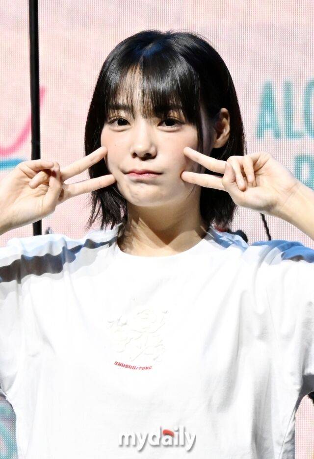 밴드 QWER 멤버 시연 미니 2집 '알고리즘 블라썸' 쇼케이스 / 마이데일리