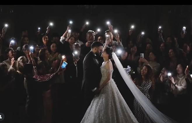 [서울=뉴시스] 인도 출신 방송인 럭키(47)가 결혼 소식을 전하며 감사 인사를 남겼다. (사진=럭키 인스타그램 캡처) 2025.09.30. photo@newsis.com *재판매 및 DB 금지