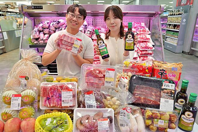 [서울=뉴시스] 최동준 기자 = 롯데마트가 오는 30일부터 10월 5일까지 추석을 맞아 대규모 할인 행사인 '한가위 통큰세일'을 진행한다고 28일 밝혔다.대표적으로 '한돈 돼지갈비 찜용(100g/냉장/국내산)'을 행사 첫날부터 이틀간 50% 할인해 판매한다. (사진=롯데마트 제공) 2025.09.28. photo@newsis.com *재판매 및 DB 금지